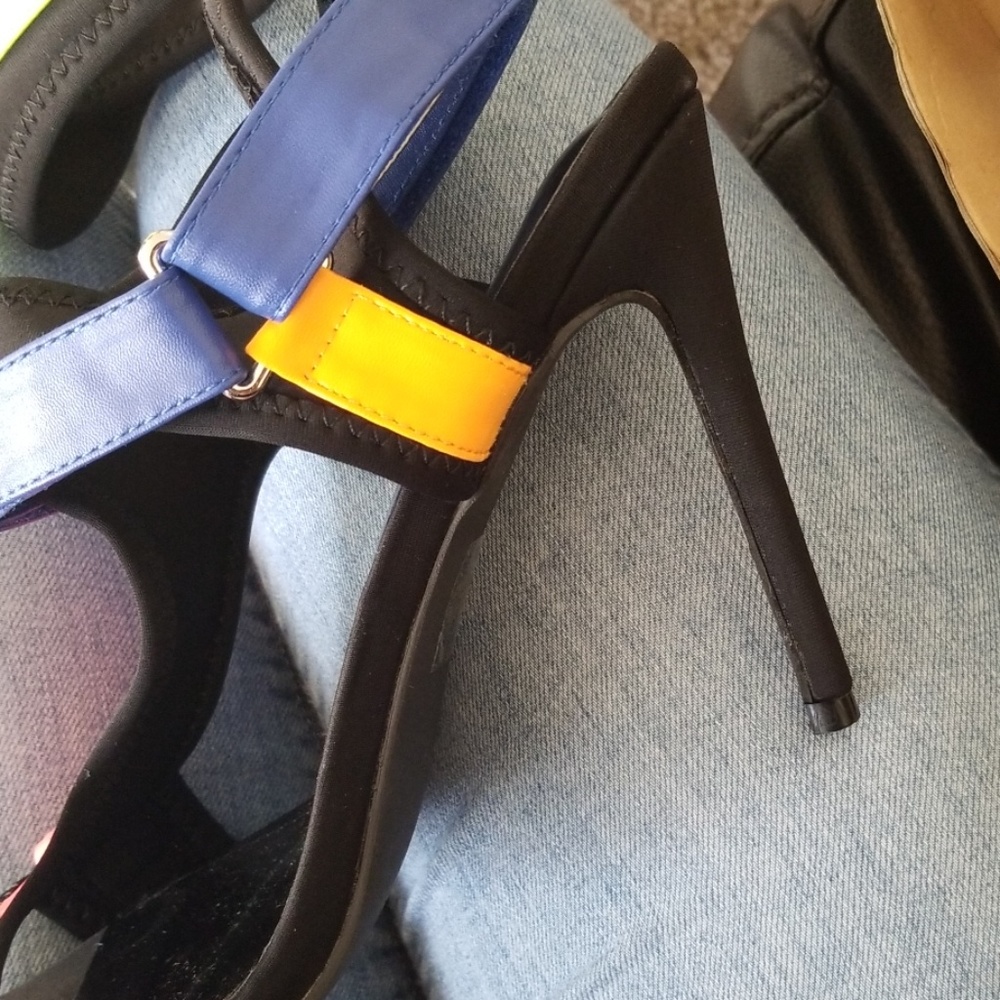 Heels - Picture 3 of 3